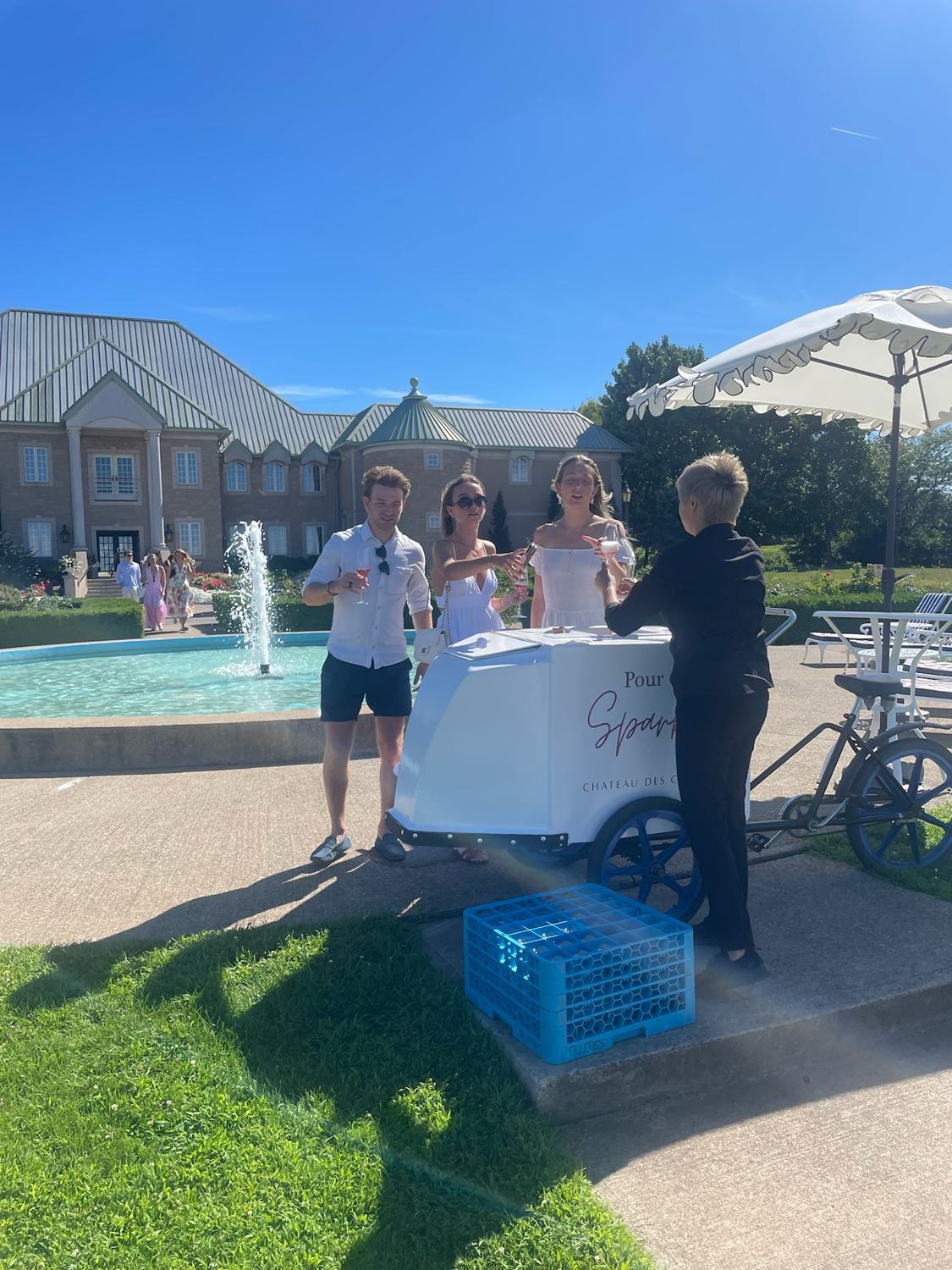 Sparkling wine served from a cart in front of Château des Charmes